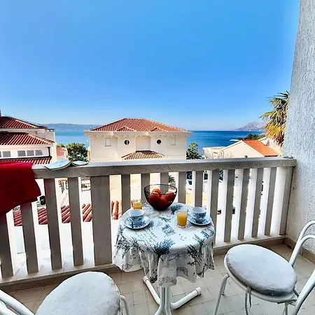 Apartment Luce With Sea View And Balcony In
