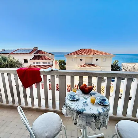 Luce With Sea View And Balcony In