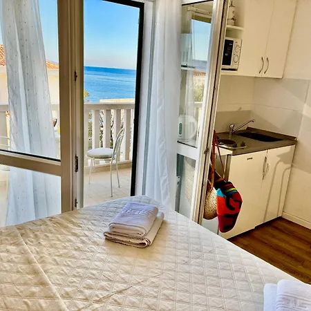 Luce With Sea View And Balcony In Apartment *